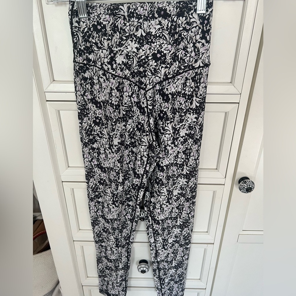 Floral Black and White Women's 2 Piece Workout Set
